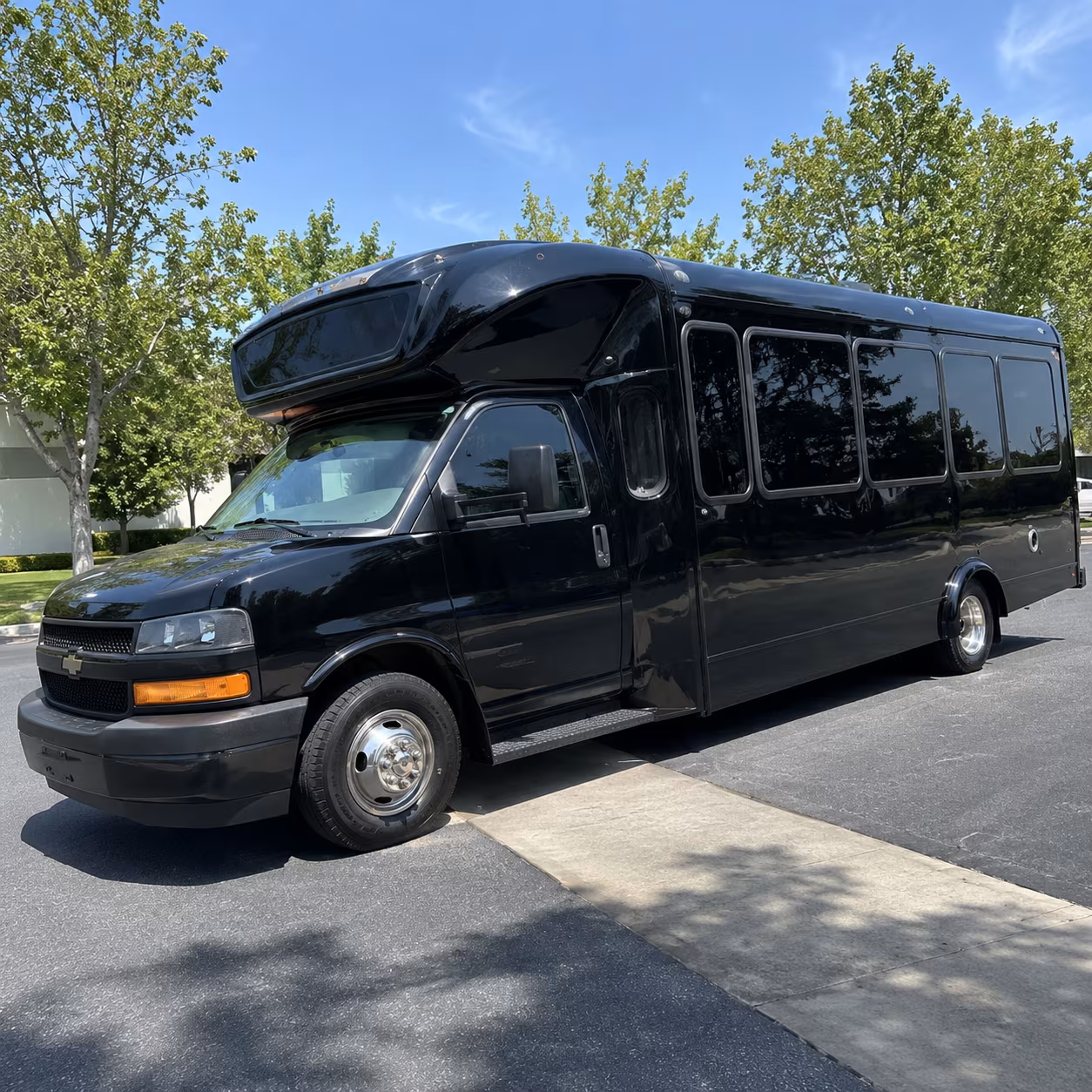 columbia 15 passenger party bus