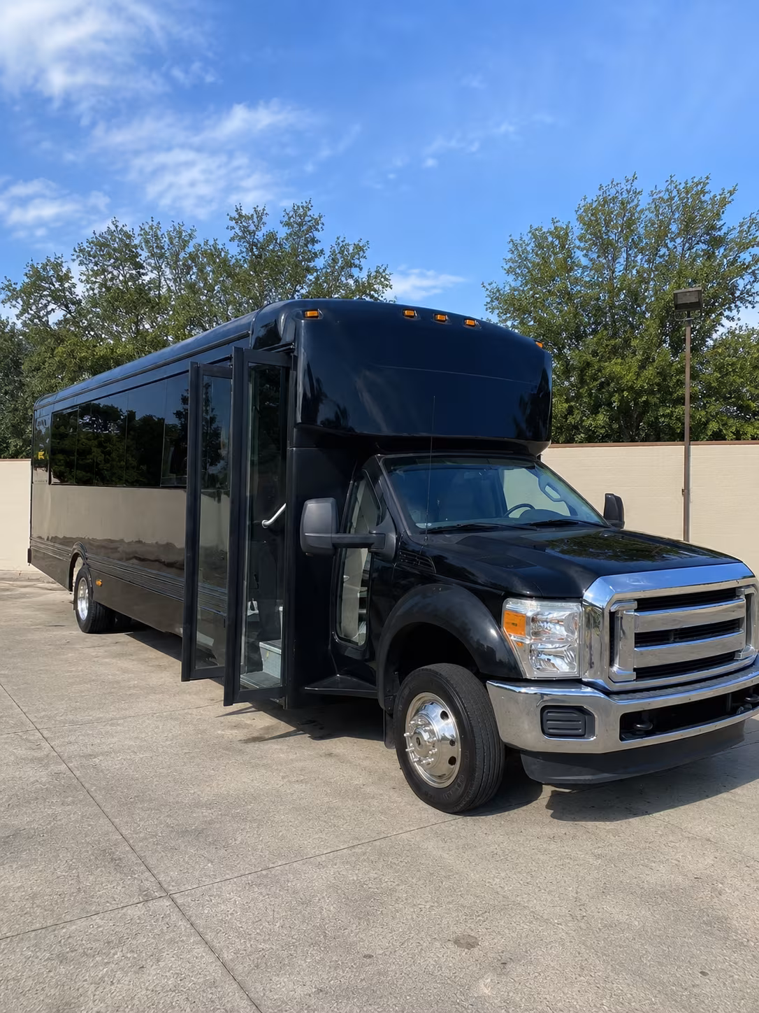 columbia 20 passenger party bus