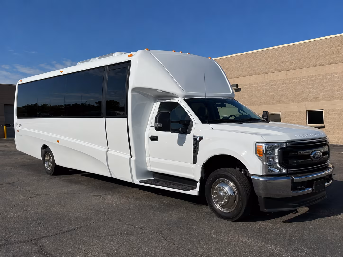 minibus rentals for small group winery visits near columbia